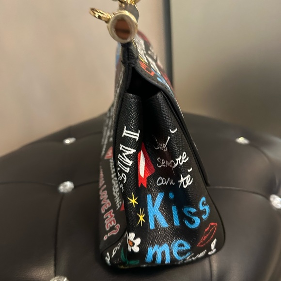 Dolce & Gabbana Graffiti Handbag with shoulder strap. - Picture 5 of 10